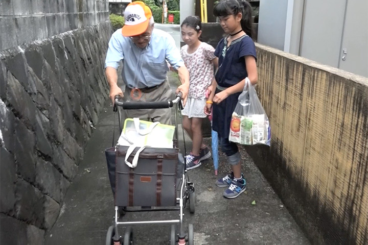 くまモン電車の通る街角で〜顔見知りが安心と優しさを育む〜八景水谷4丁目認知症カフェ